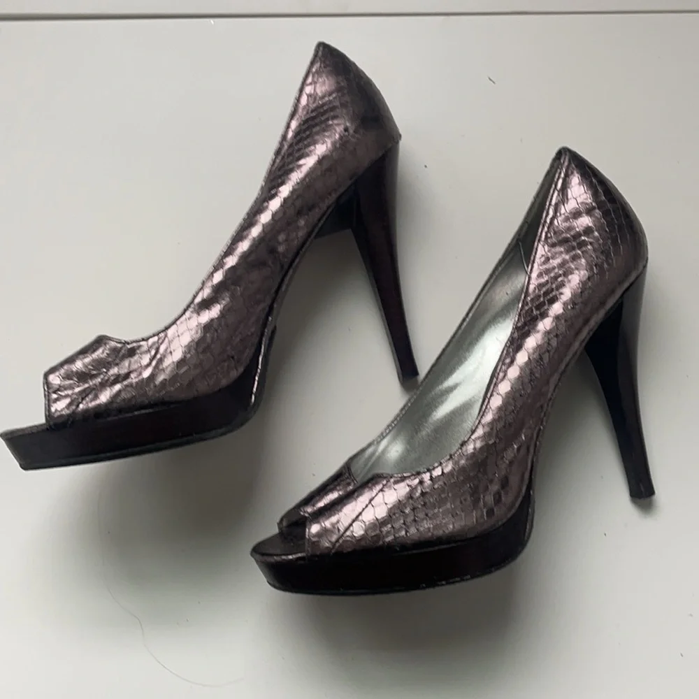Calvin Klein Dahlia Metallic Peep Toe Heeled Platforms Size‎ 7M